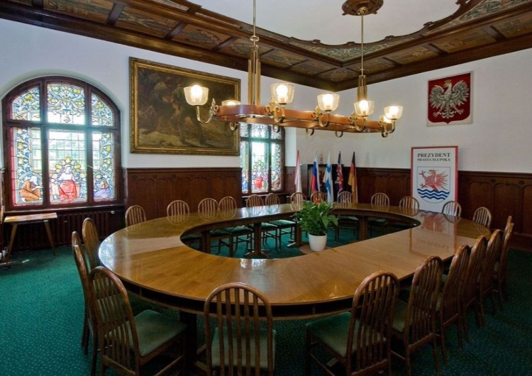 Ratusz w Słupsku - sala konferencyjna Słupsk: Radnego PO zatrzymała policja.