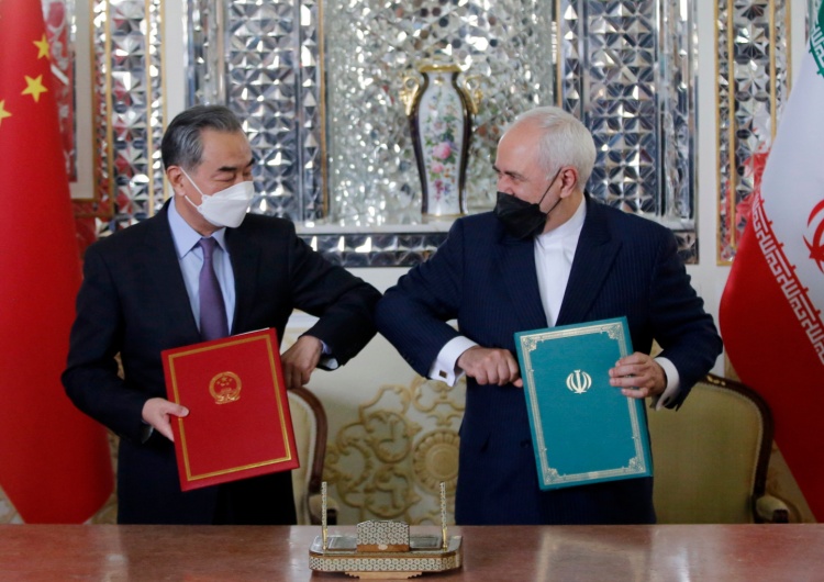 Umowa Chiny - Iran Iran i Chiny zacieśniają sojusz. Podpisali rekordową umowę?