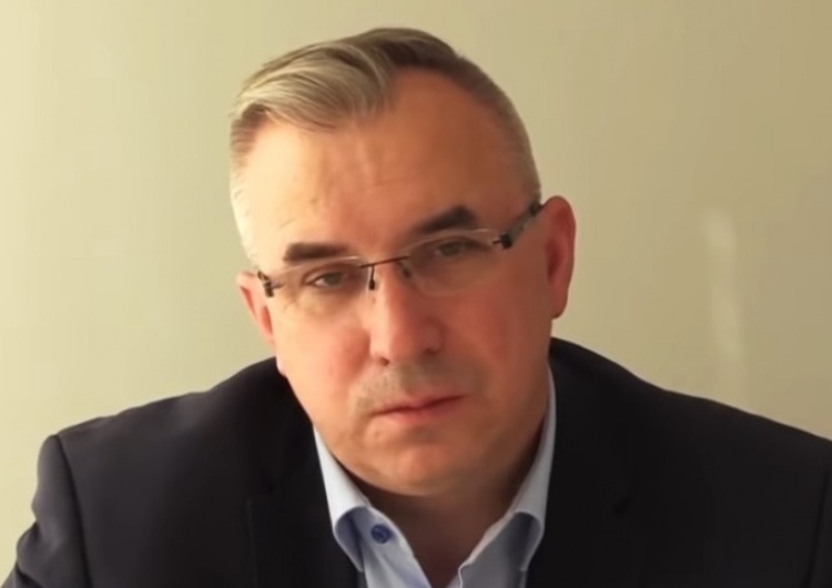 Wojciech Sumliński Sumliński ostro o koncercie „Piaska”. „Dopiero co dzielił się z nami fotkami z respiratorem”