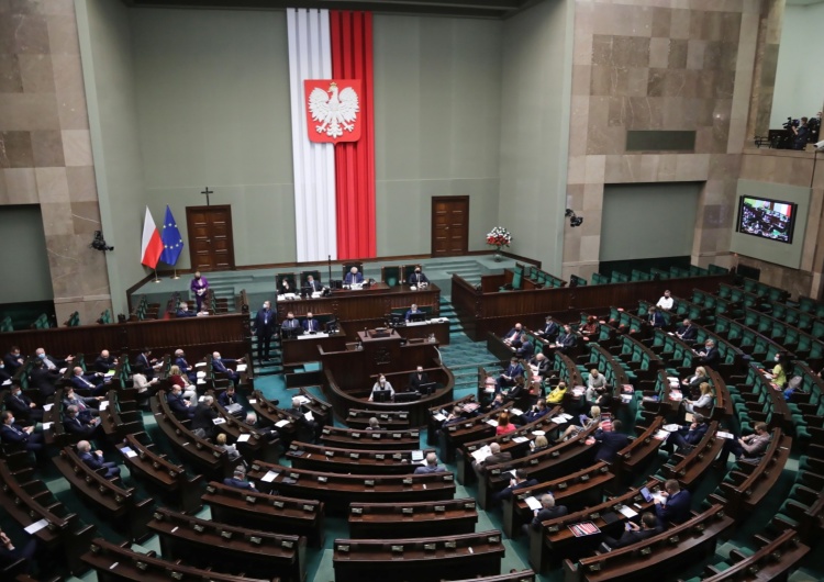  [NASZ NEWS] Ważne! Sejm przyjął ustawę likwidującą tzw. fikcję emerytalną dot. byłych opozycjonistów i represjonowanych w PRL