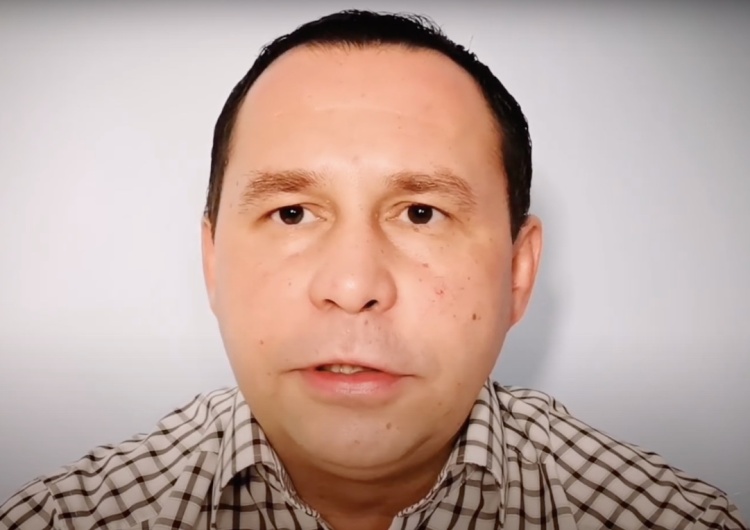 Pomaga zbierać pieniądze na operacje dzieci. Hakerzy przez tydzień publikowali porno na jego stronie. Nikt nie potrafił mu pomóc
