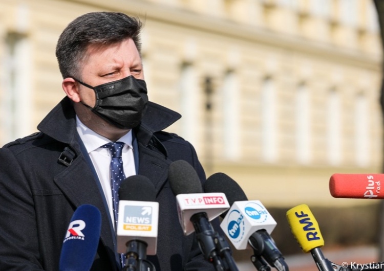 Zamieszanie ws. szczepień przeciw COVID-19. Dworczyk: Na kilka godzin wstrzymujemy rejestrację