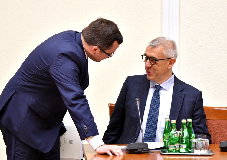 TVP Info: Słupy, fikcyjne rachunki, rolowanie lokat i mieszanie dochodów. GIIF na tropie transakcji Giertycha i jego „goryla”