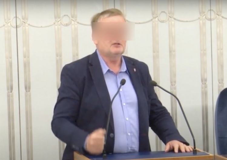 Były senator PiS oskarżony o znęcanie się nad zwierzęciem. Policja: Na jego posesji znaleziono zwłoki psa