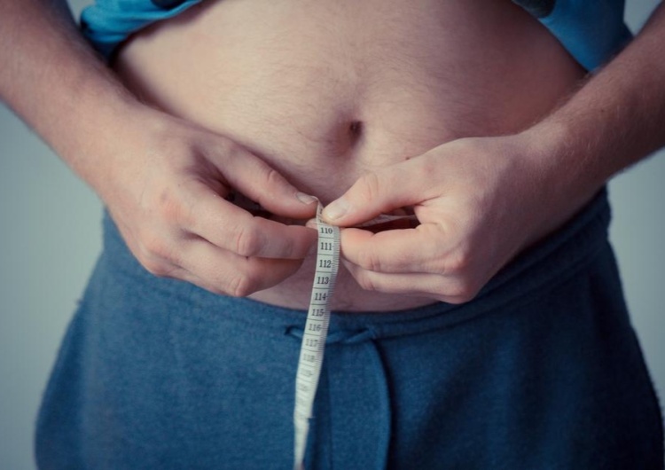 Podczas pandemii aż 42 proc. Polaków przybrało na wadze średnio 5,7 kg