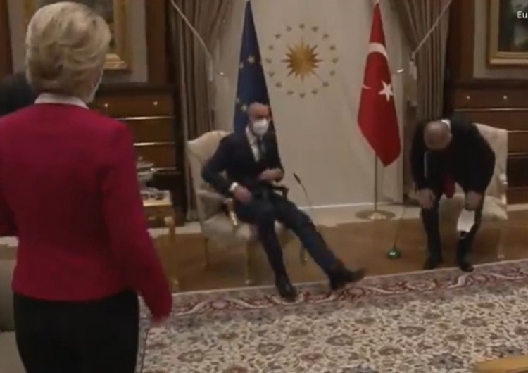 Zabrakło krzesła? Ankara: „Ze znaną na cały świat turecką gościnnością”