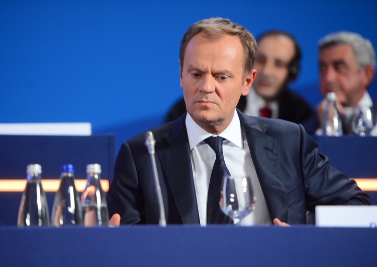 Tusk: „Nie mówiłem wcześniej tego publicznie. Lech Kaczyński powiedział mi, że sam będzie podejmował decyzje o lądowaniach”