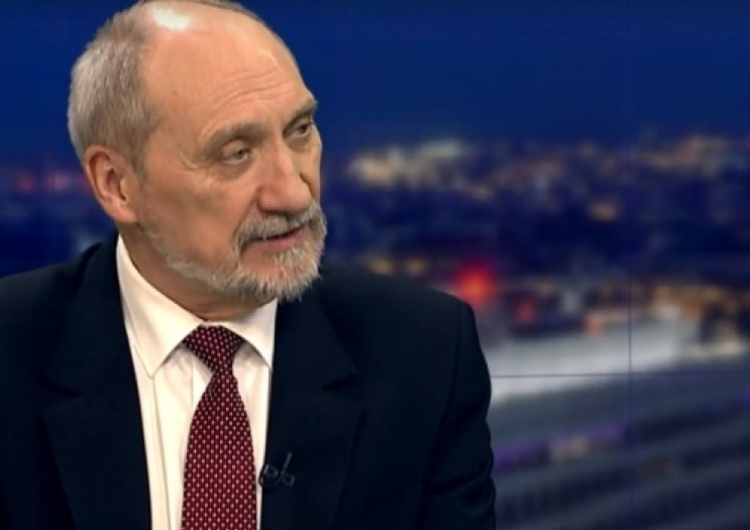 Antoni Macierewicz Już w 2018 roku „Observer” pisał: Amerykańscy szpiedzy wiedzieli, że Rosjanie kłamią o katastrofie