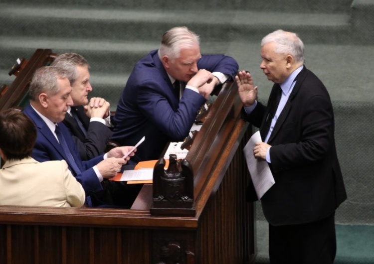  [najnowszy sondaż] PiS na czele, Hołownia przed KO, Porozumienie i SP bez szans na samodzielne wejście do Sejmu