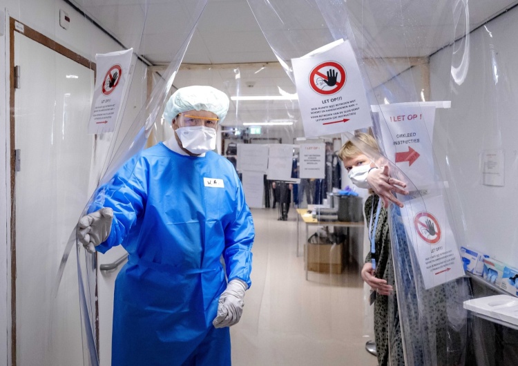 Oxford: Ten tani lek na astmę przyspiesza wychodzenie z COVID-19 i zmniejsza ryzyko hospitalizacji