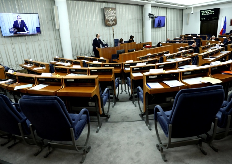 Senatorowie PiS opuścili salę w czasie wystąpienia Adama Bodnara