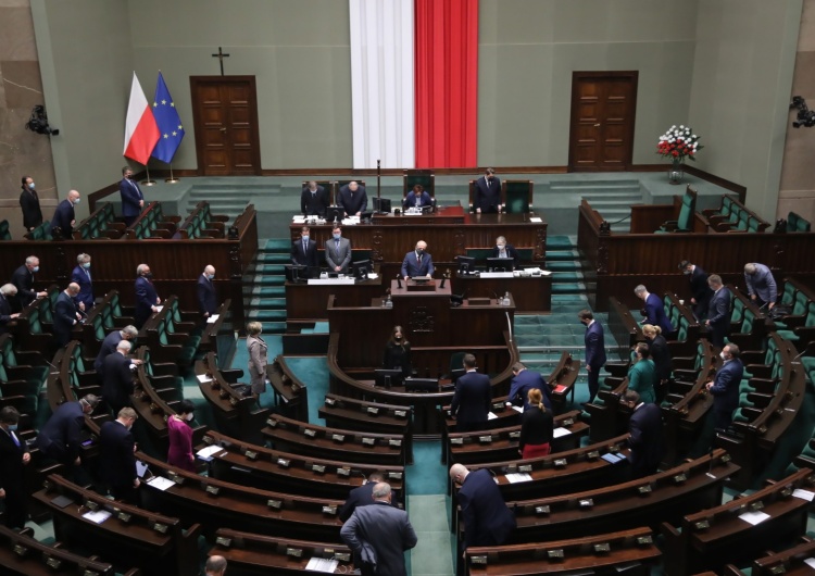  [najnowszy sondaż] Hołownia znowu deklasuje Budkę. PiS zdecydowanie na czele