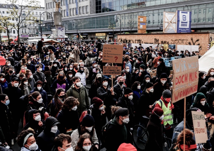  Berlin: Wielotysięczna manifestacja przeciwko orzeczeniu TK. 