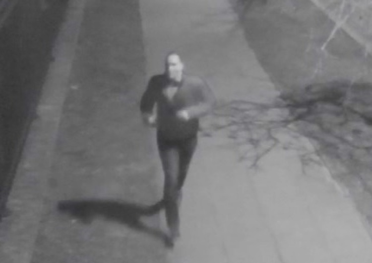 Warszawa: Rozpoznajesz tego mężczyznę? Kilkukrotnie ranił kobietę nożem i uciekł