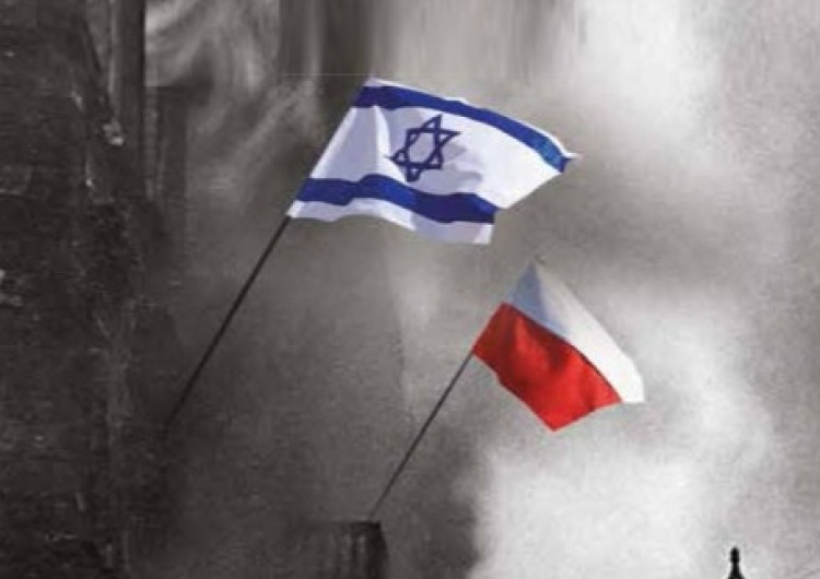 Polska i izraelska flaga nad murami getta Warszawskiego (w rzeczywistości flaga była biało-niebieska) [Tylko u nas] 