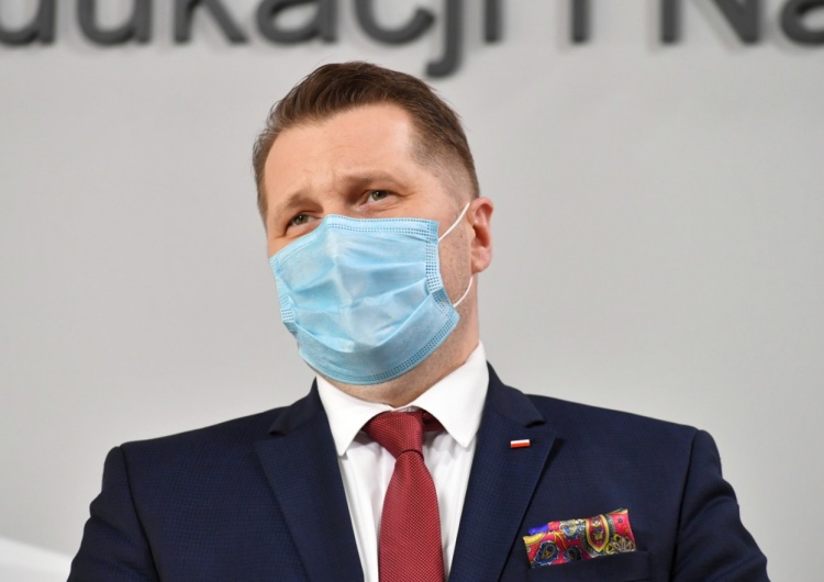 Minister edukacji chce żeby uczniowie chodzili na religię LUB ETYKĘ. Aktywiści lewicy: