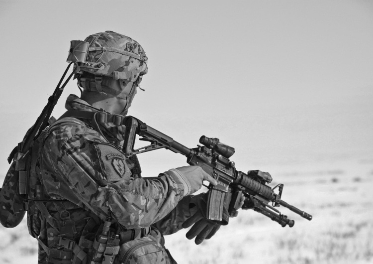 zdjęcie ilustracyjne Dowódca sił USA na Bliskim Wschodzie ostrzega. Afgański rząd bezbronny bez wsparcia?
