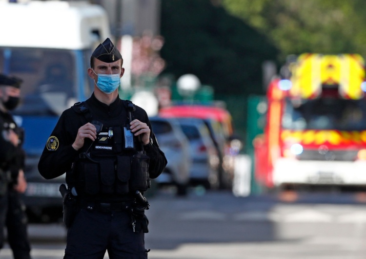 Francja: Napastnik przed atakiem krzyknął „Allahu akbar”