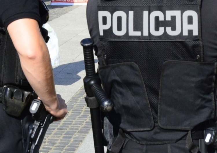 Napad na bank w Błoniu. Policja poszukuje sprawców