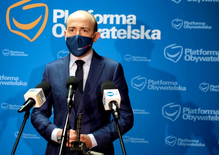 „Chce wyjścia Polski z UE?”. Fala komentarzy po słowach Budki