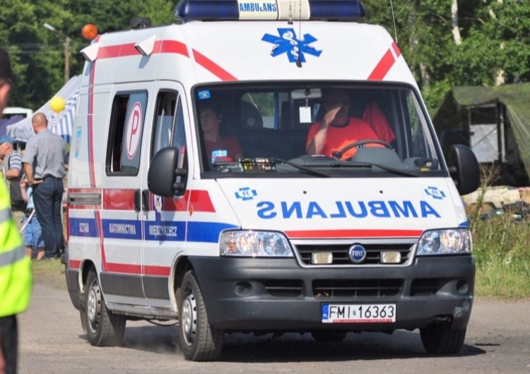 Dramat w Opolskiem. Kierowca nagle zjechał na przeciwległy pas. Nie żyje 26-latka. Była w 9. miesiącu ciąży