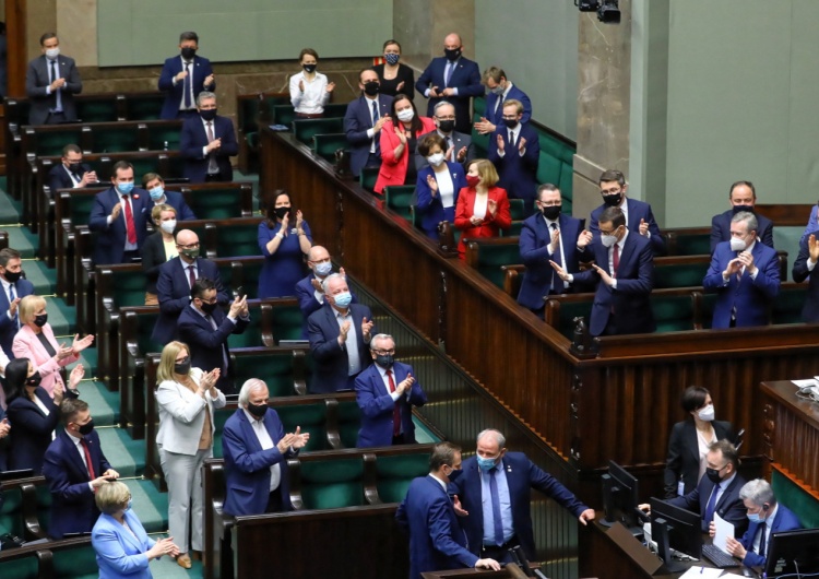 Zobacz rozkład głosów. Kto poparł Fundusz Odbudowy?