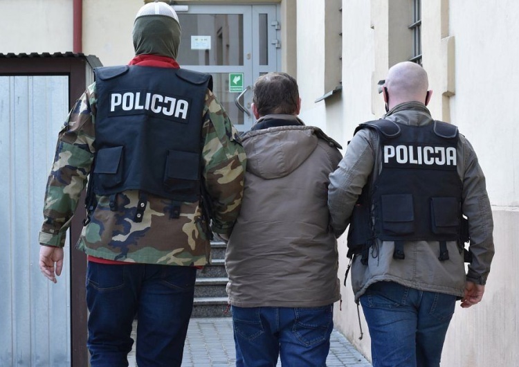 57-latek zatrzymany za rozpowszechnianie w internecie treści pedofilskich. Grozi mu 12 lat więzienia