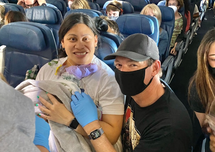 USA: Dziecko przyszło na świat w samolocie. Matka nie wiedziała... że jest w ciąży!