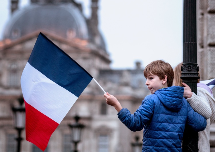  „Kraj się rozpada”. Ponad połowa Francuzów popiera „bunt” generałów