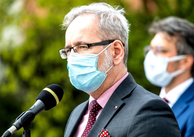 Minister zdrowia: Od kolejnej soboty będziemy mogli zdjąć już maseczki