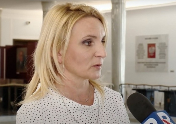 Posłanka zrezygnowała z uposażenia w Sejmie i zatrudniła się w OPS. Może zostać ukarana