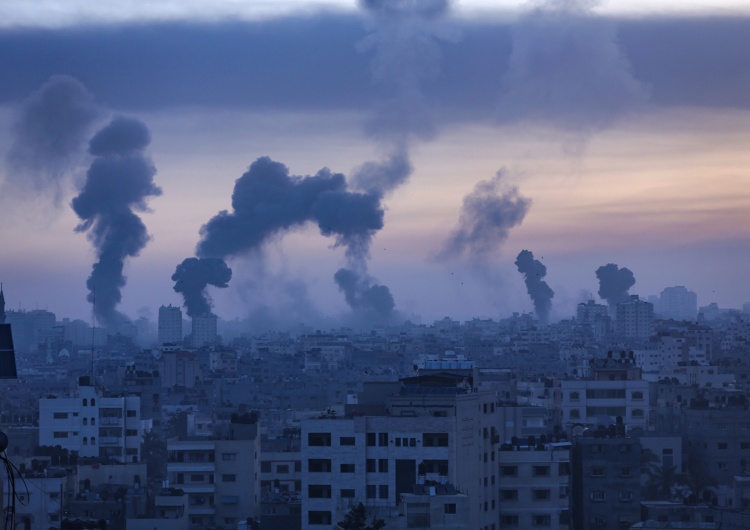 Z OSTATNIEJ CHWILI! Hamas odpalił ponad setkę rakiet. Odpowiedź za zburzenie wieżowca i zabicie przywódców