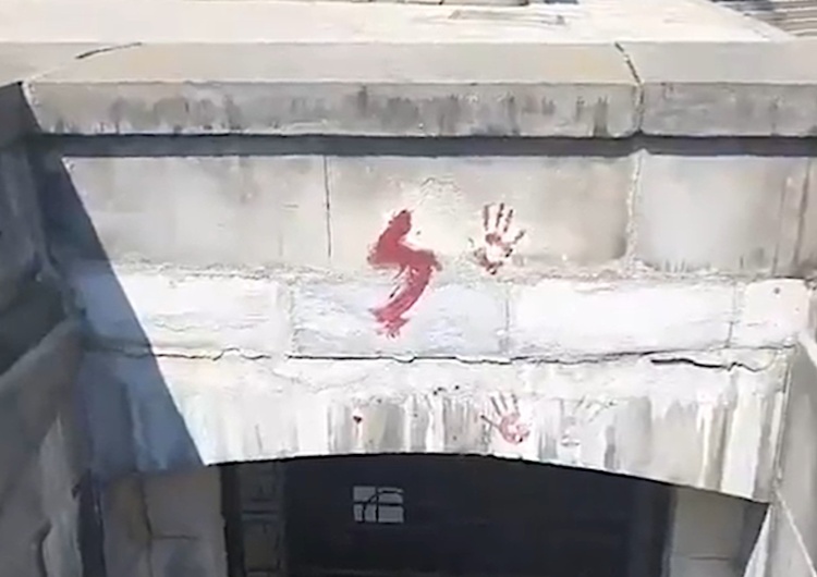 zdewastowany kościół św. Aleksandra [video] Kościół św. Aleksandra na Pl. Trzech Krzyży zdewastowany przez lewackich barbarzyńców
