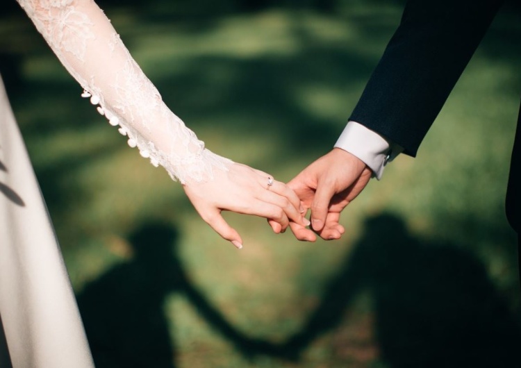  Formuła „ogłaszam was mężem i żoną”... homofobiczna. Szkocja: Kościół zmieni tekst przysięgi małżeńskiej