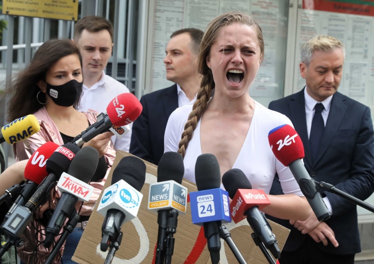 „To nie tyle białoruska opozycjonistka, co...”. Wiemy kim jest kobieta krzycząca na konferencji Biedronia
