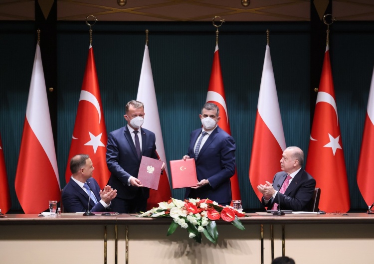  Pilne! Szef MON podpisał umowę na zakup tureckich dronów uderzeniowych Bayraktar TB2