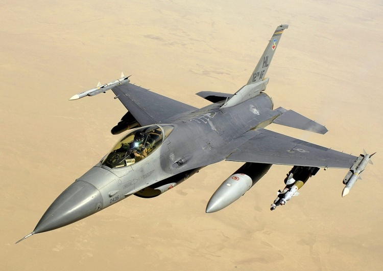 F-16 [Tylko u nas] Dr Rafał Brzeski: Na szlaku supertankowców powstaje tajemnicza baza wojskowa. Nikt się do niej nie przyznaje