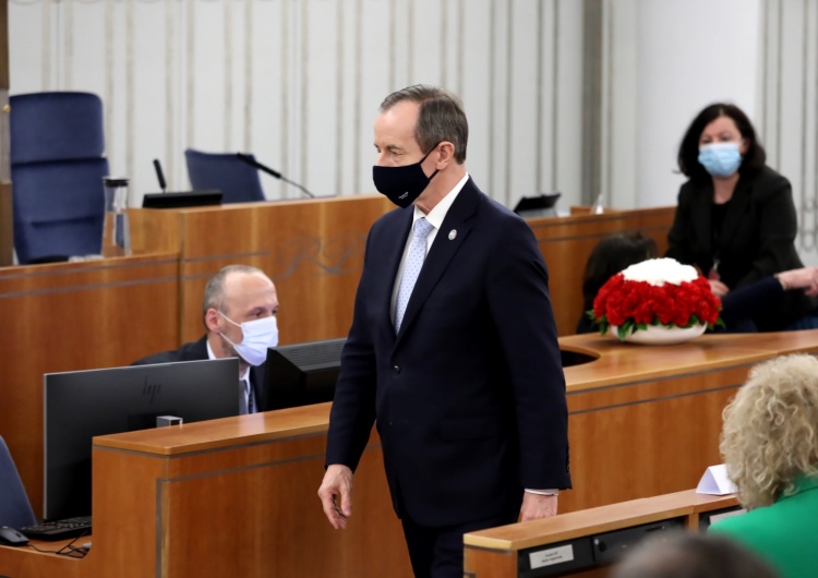 „Wstyd być w tej Platformie (…) Nie ma nikogo lepszego od PiS-u do rządzenia”. Senator PO nie przebiera w słowach