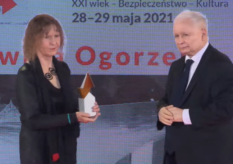 Ludwika Ogorzelec Rzeźbiarka Ludwika Ogorzelec z nagrodą im. Prezydenta RP Lecha Kaczyńskiego