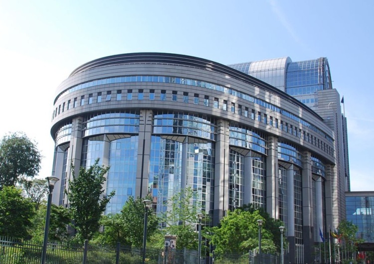 Parlament Europejski Dziś mija ultimatum PE ws. mechanizmu praworządności. Deutschlandfunk się niecierpliwi: