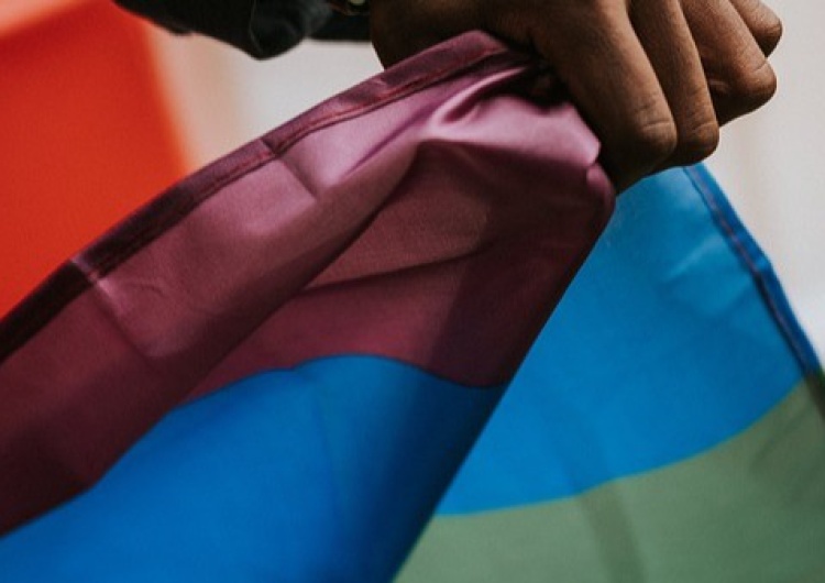 flaga LGBT Członek młodzieżówki partii KORWiN popiera LGBT i aborcję. Został wyrzucony, ale nie rozumie dlaczego