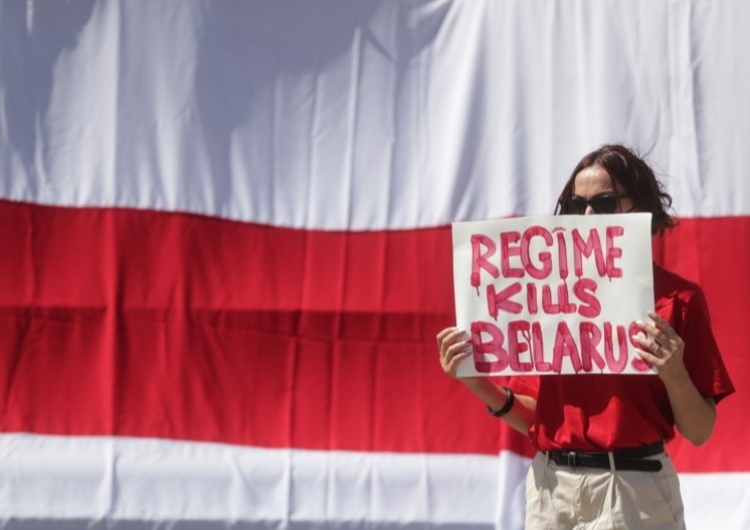 Protest przeciwko białoruskiemu reżimowi, zdjęcie ilustracyjne Wiceszef MSZ: Nie zostawiamy Polaków na Białorusi w potrzebie