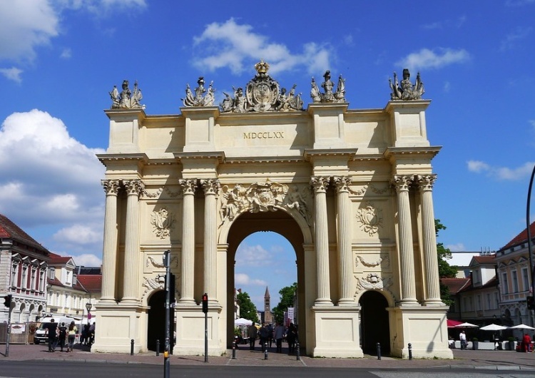 Brama Brandenburska w Poczdamie Ciekawe. Przyjaźń z Polską zapisana w konstytucji Brandenburgii