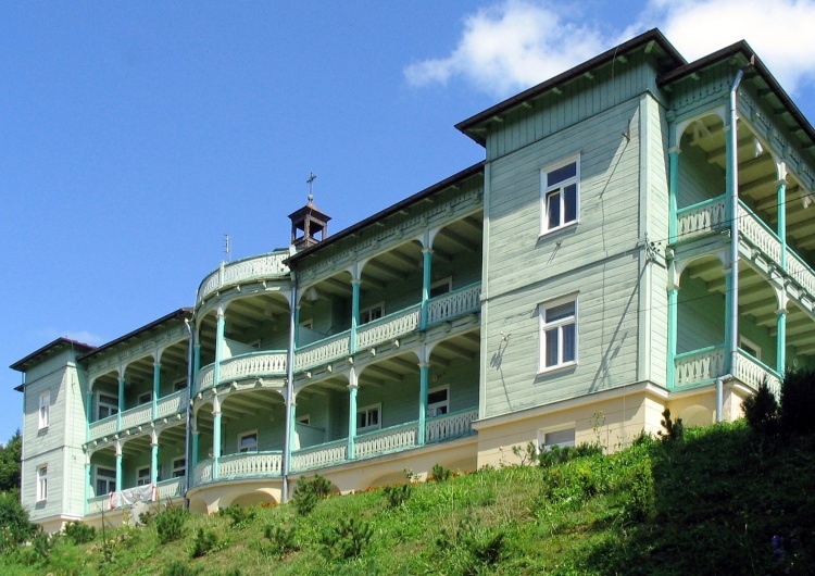 Klasztor sióstr nazaretanek w Komańczy Premier odwiedził klasztor w Komańczy, gdzie internowano kard. Wyszyńskiego