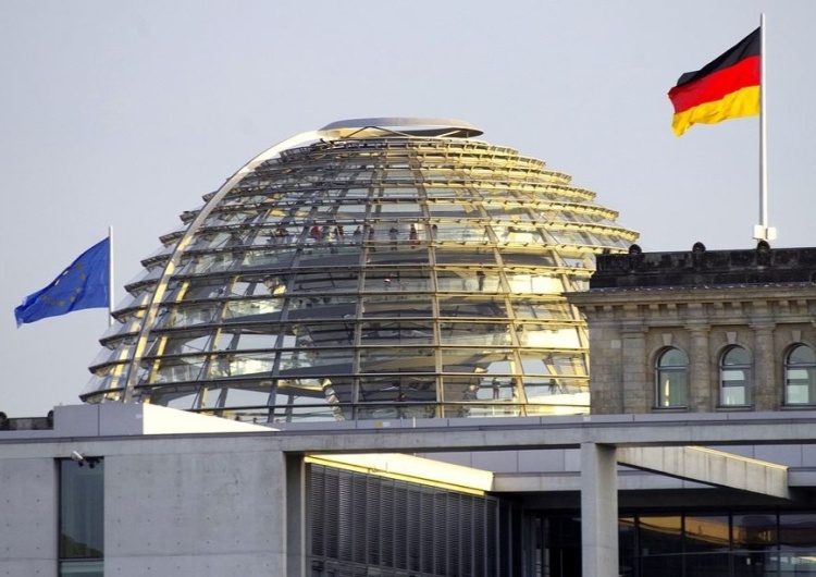 Bundestag, Niemcy Niemcy żądają zniesienia prawa weta w Unii Europejskiej.