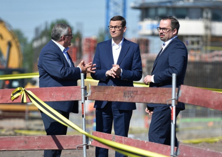  Premier: Stawiamy na kolej przyszłości. Inwestycje kolejowe zwiększają możliwości biznesowe w Polsce