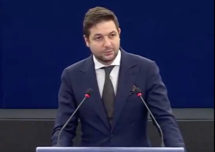 Patryk Jaki [video] Jaki w PE: Na tej sali jest pełno osób odpowiedzialnych za budowanie Putinowi narzędzi politycznego szantażu 