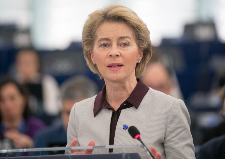 Przewodnicząca Komisji Europejskiej Ursula von der Leyen Przewodnicząca KE:  Ponad 50 proc. dorosłych Europejczyków otrzymało co najmniej jedną dawkę szczepionki