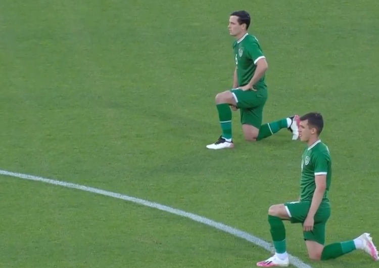 irlandzcy piłkarze klęczą przed meczem z Węgrami [video] Tak węgierscy kibice wygwizdali klękających w geście BLM irlandzkich piłkarzy