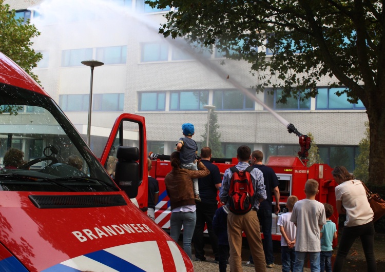Holenderska straż pożarna, zdjęcie ilustracyjne Holandia: Policja bada serię ataków na polskie sklepy